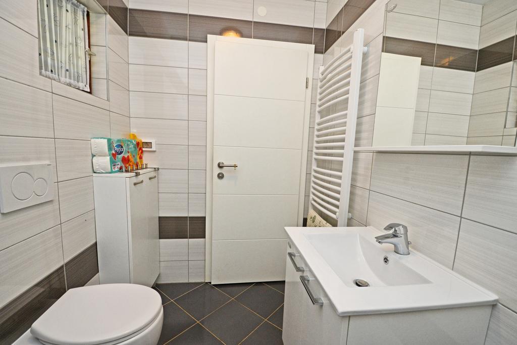 Apartments Mira Veleniki Bagian luar foto