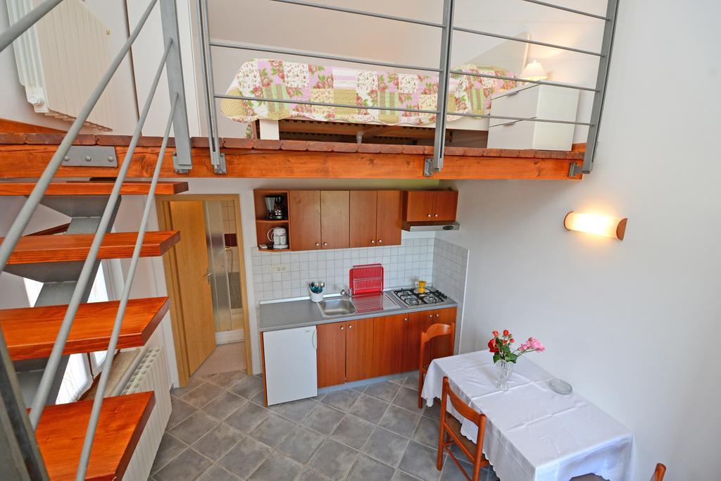 Apartments Mira Veleniki Bagian luar foto