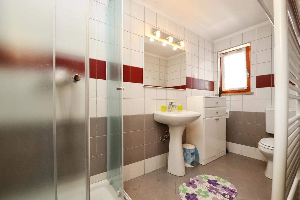 Apartments Mira Veleniki Bagian luar foto