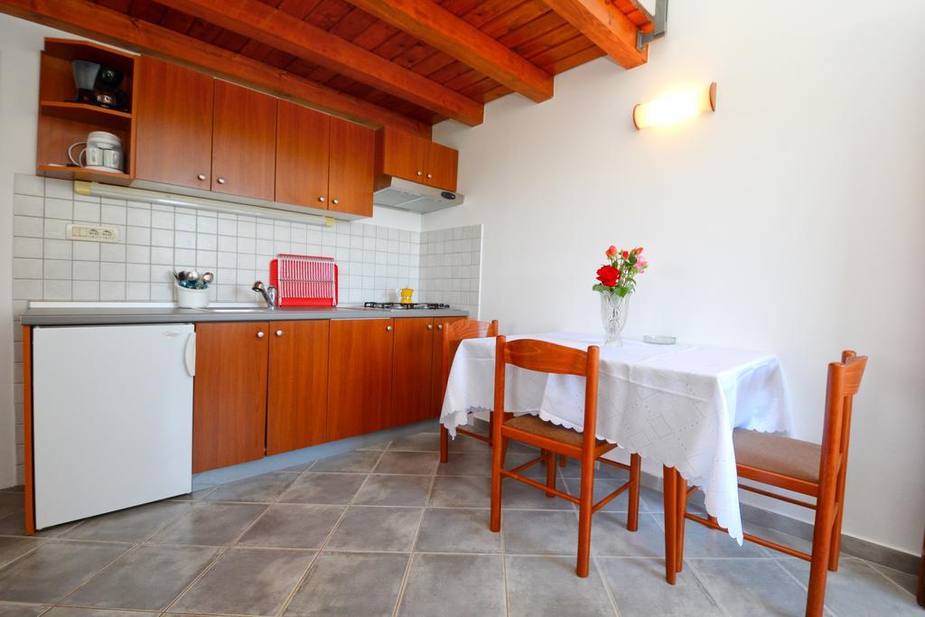 Apartments Mira Veleniki Bagian luar foto