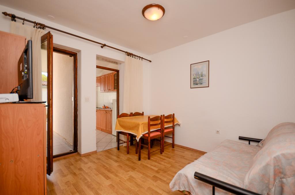 Apartments Mira Veleniki Bagian luar foto